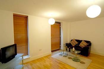 Base Serviced - Cumberland Apartment *